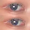 白いまつ毛の人
